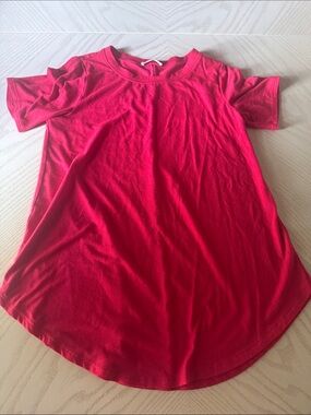 Zenana Outfitters Bright Red Short Sleeve Scoop Hem Tee 🌺